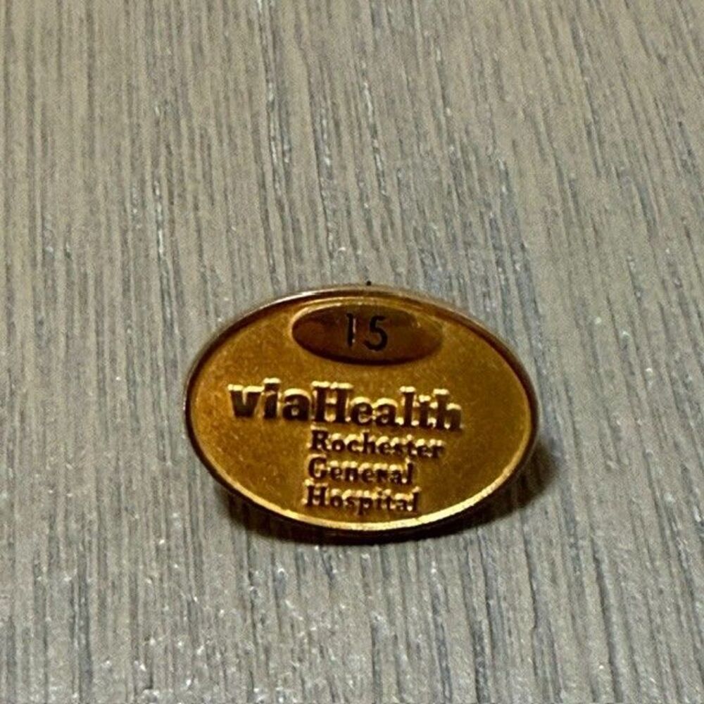 Via Health Rochester General Hospital 15 Years Gold Tone Lapel Pin